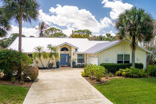 8789 SE Woodwind Street, Hobe Sound, FL 33455