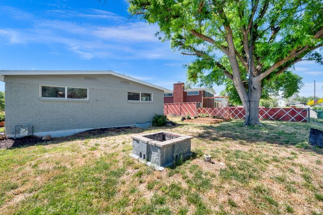 55 E DIAMOND ST, Layton, UT 84041