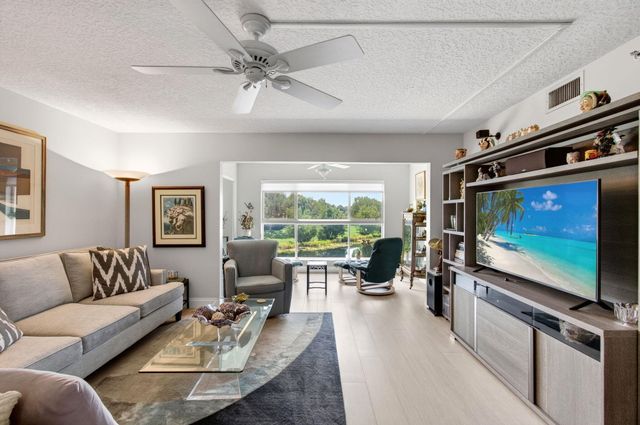 5746 CRYSTAL SHORES Drive 303, Boynton Beach, FL 33437