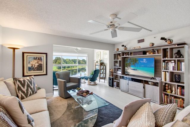 5746 CRYSTAL SHORES Drive 303, Boynton Beach, FL 33437