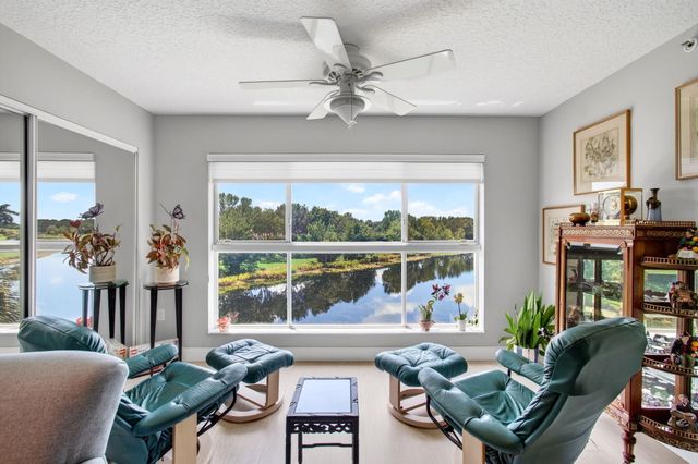 5746 CRYSTAL SHORES Drive 303, Boynton Beach, FL 33437