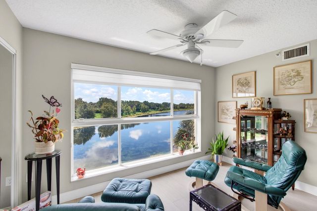 5746 CRYSTAL SHORES Drive 303, Boynton Beach, FL 33437