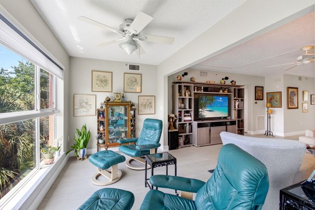 5746 CRYSTAL SHORES Drive 303, Boynton Beach, FL 33437