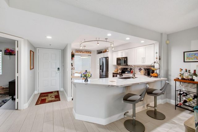 5746 CRYSTAL SHORES Drive 303, Boynton Beach, FL 33437