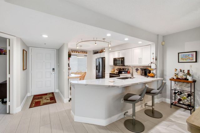 5746 CRYSTAL SHORES Drive 303, Boynton Beach, FL 33437