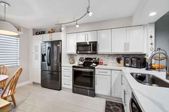 5746 CRYSTAL SHORES Drive 303, Boynton Beach, FL 33437