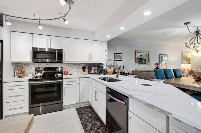 5746 CRYSTAL SHORES Drive 303, Boynton Beach, FL 33437