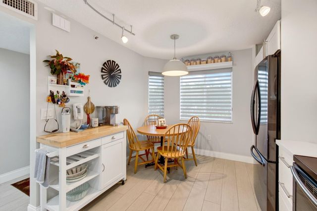 5746 CRYSTAL SHORES Drive 303, Boynton Beach, FL 33437