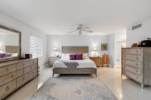 5746 CRYSTAL SHORES Drive 303, Boynton Beach, FL 33437