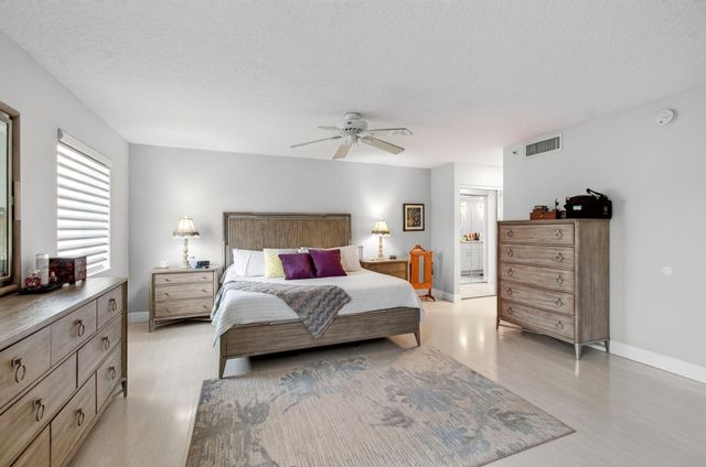 5746 CRYSTAL SHORES Drive 303, Boynton Beach, FL 33437