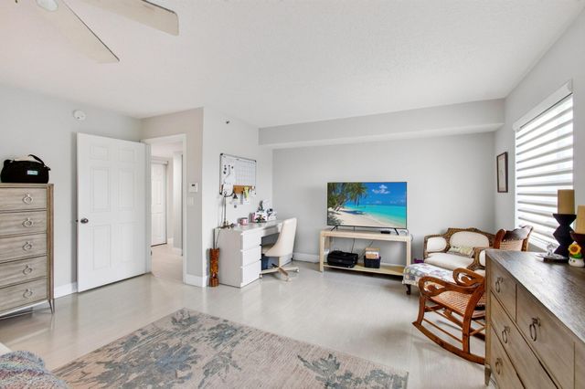 5746 CRYSTAL SHORES Drive 303, Boynton Beach, FL 33437