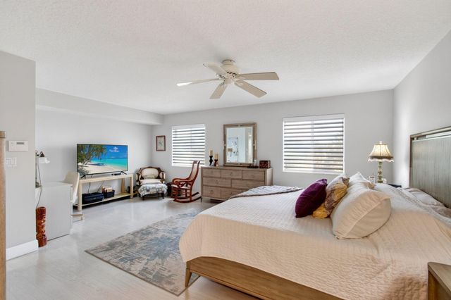 5746 CRYSTAL SHORES Drive 303, Boynton Beach, FL 33437
