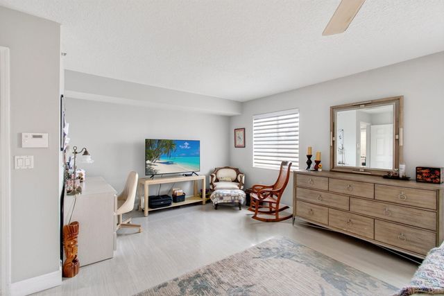 5746 CRYSTAL SHORES Drive 303, Boynton Beach, FL 33437