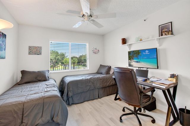 5746 CRYSTAL SHORES Drive 303, Boynton Beach, FL 33437