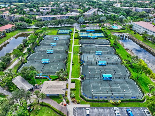 5746 CRYSTAL SHORES Drive 303, Boynton Beach, FL 33437