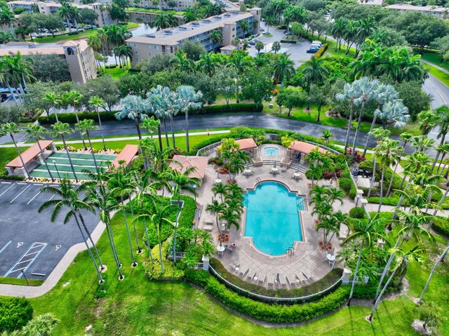5746 CRYSTAL SHORES Drive 303, Boynton Beach, FL 33437