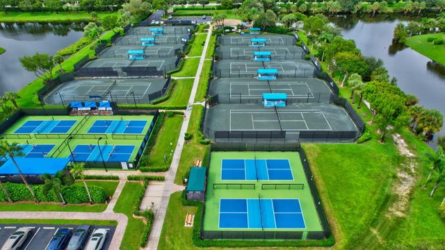 5746 CRYSTAL SHORES Drive 303, Boynton Beach, FL 33437