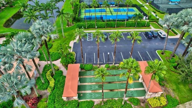 5746 CRYSTAL SHORES Drive 303, Boynton Beach, FL 33437