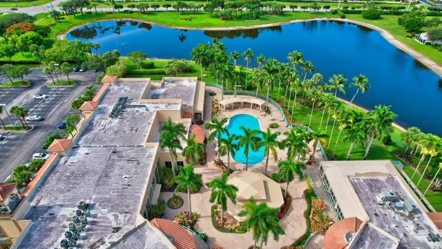 5746 CRYSTAL SHORES Drive 303, Boynton Beach, FL 33437
