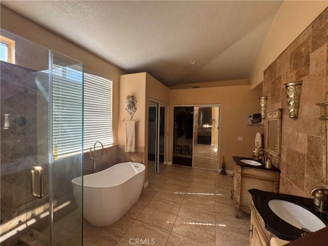 1045 La Marillo Circle, Corona, CA 92879