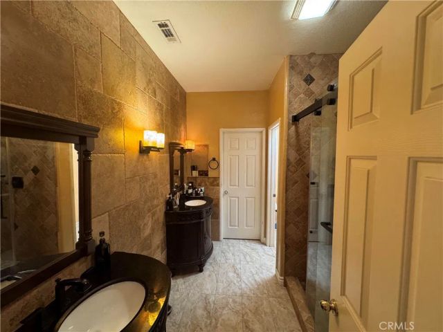1045 La Marillo Circle, Corona, CA 92879