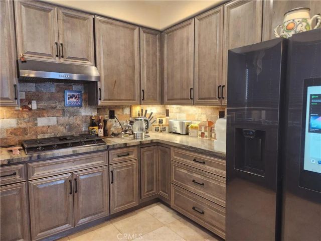 1045 La Marillo Circle, Corona, CA 92879