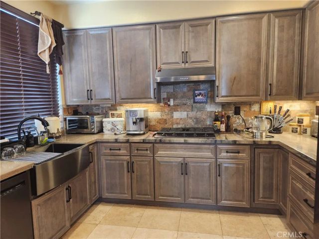 1045 La Marillo Circle, Corona, CA 92879
