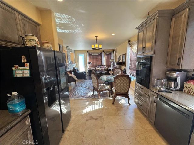 1045 La Marillo Circle, Corona, CA 92879