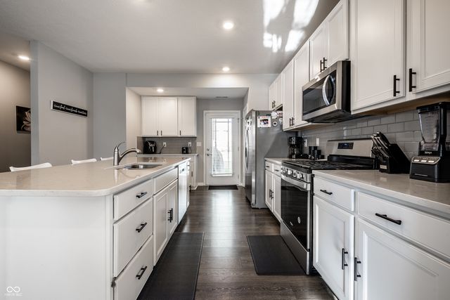 2598 Lamar Drive, Whitestown, IN 46075