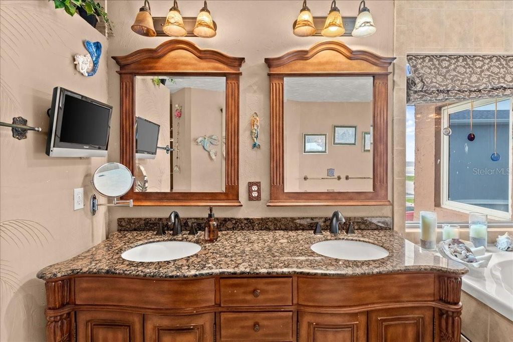 Image 63 of property listing at 3580 OCEAN SHORE BOULEVARD, Ormond Beach, FL 32176