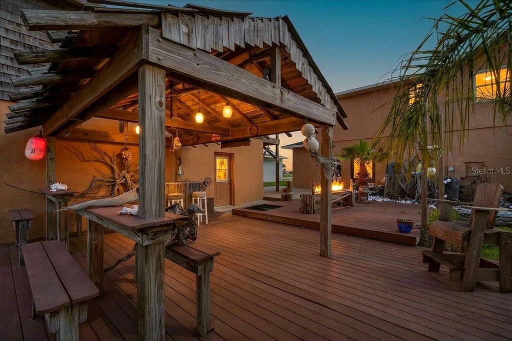 Image 94 of property listing at 3580 OCEAN SHORE BOULEVARD, Ormond Beach, FL 32176