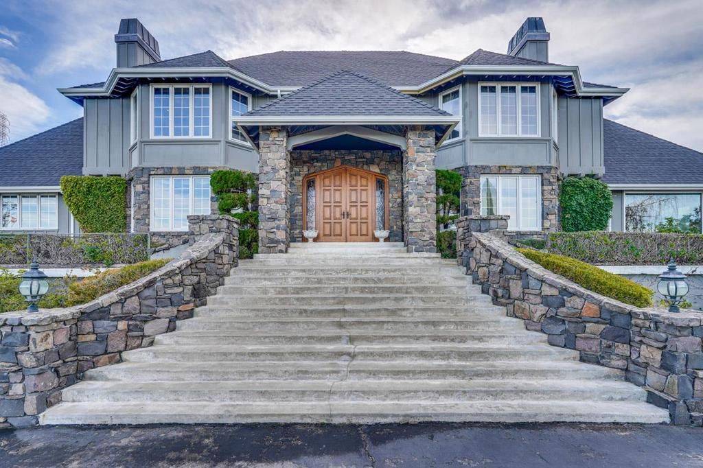 21697 Rainbow Drive, Cupertino, CA 95014