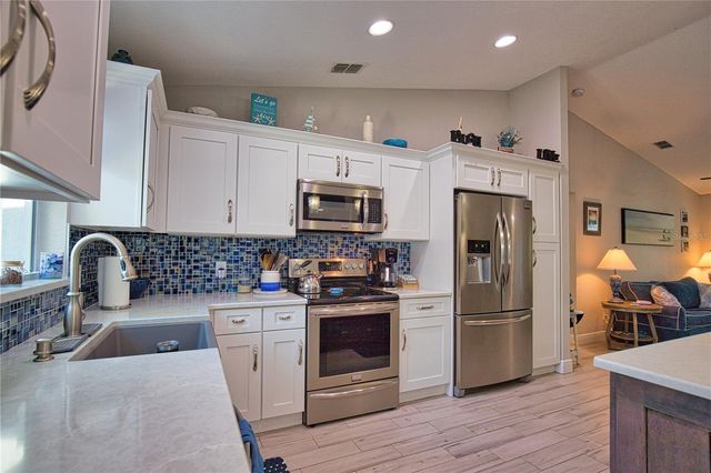 9081 BENSONHURST LN, Englewood, FL 34224