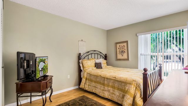 9720 SW 12th Street, Pembroke Pines, FL 33025