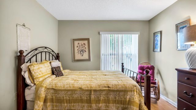 9720 SW 12th Street, Pembroke Pines, FL 33025