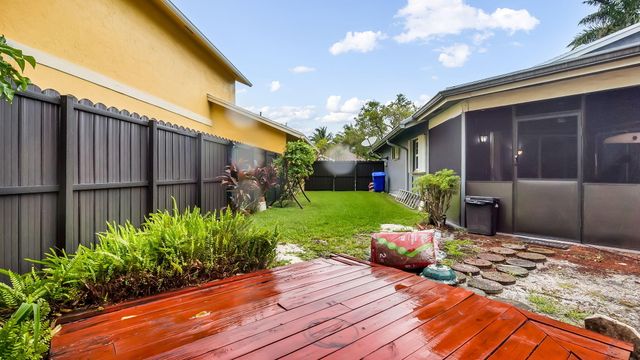 9720 SW 12th Street, Pembroke Pines, FL 33025