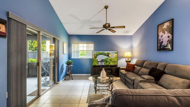 9720 SW 12th Street, Pembroke Pines, FL 33025