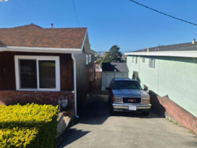 633 Humboldt St, Richmond, CA 94805