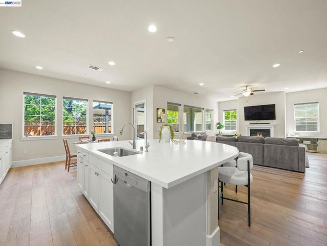 7200 Kylemore Court, Dublin, CA 94568