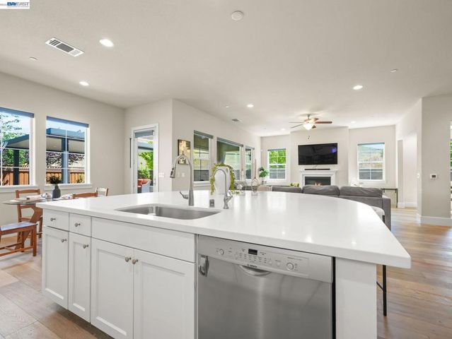 7200 Kylemore Court, Dublin, CA 94568