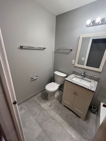 926 W Belle Plaine Avenue 1W, Chicago, IL 60613