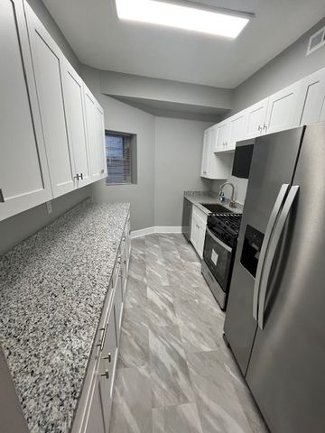926 W Belle Plaine Avenue 1W, Chicago, IL 60613