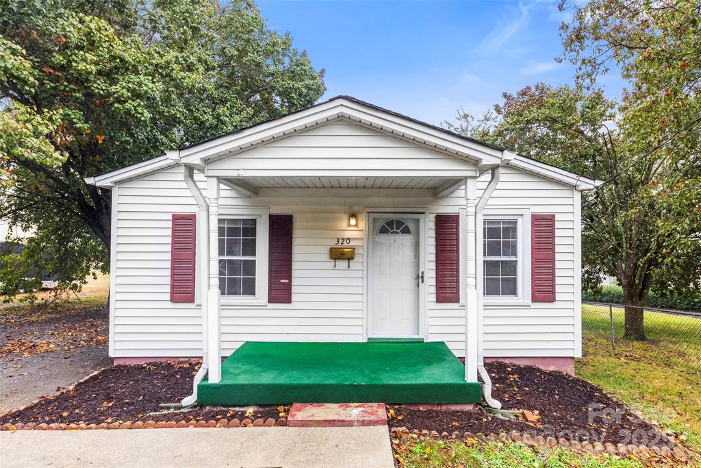 320 S Gaston Street, Dallas, NC 28034