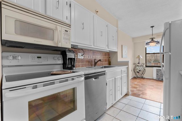 44 Strawberry Hill Avenue 9M, Stamford, CT 06902