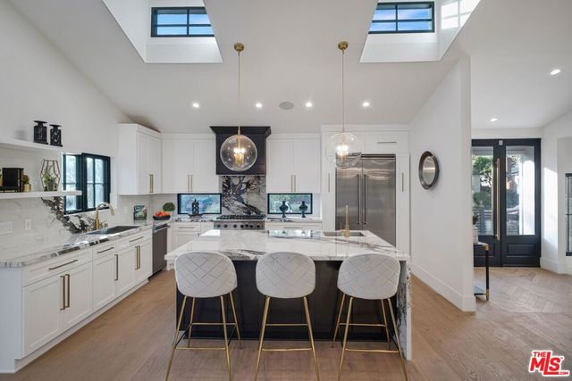 12672 Stanwood Drive, Los Angeles, CA 90066