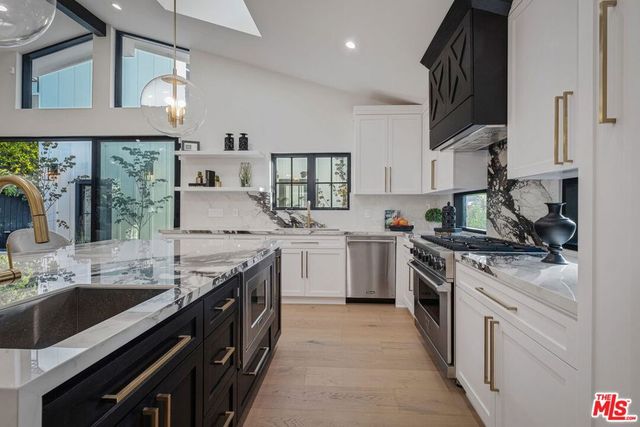 12672 Stanwood Drive, Los Angeles, CA 90066