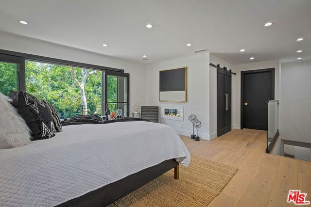 12672 Stanwood Drive, Los Angeles, CA 90066