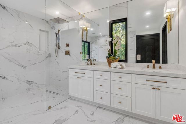 12672 Stanwood Drive, Los Angeles, CA 90066