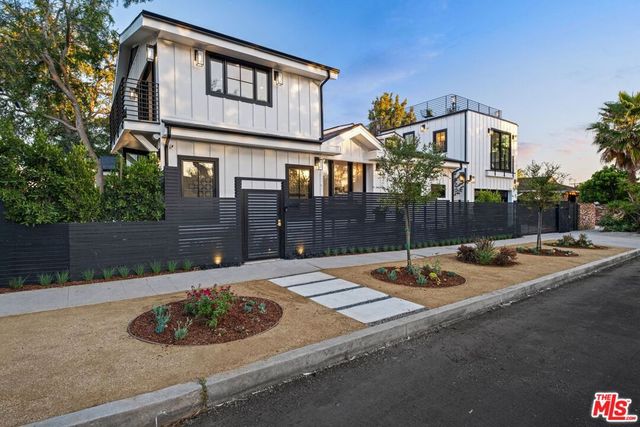 12672 Stanwood Drive, Los Angeles, CA 90066