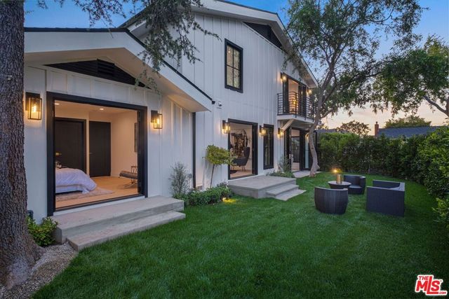 12672 Stanwood Drive, Los Angeles, CA 90066